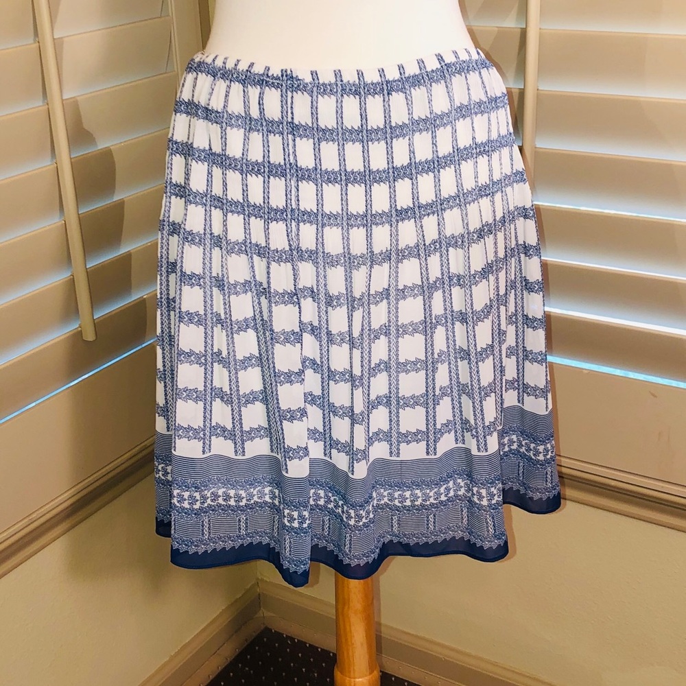 Max Studio blue and white rayon skirt